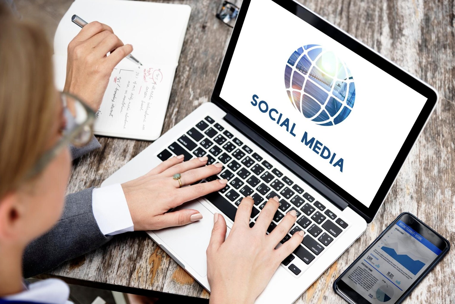 Decoding Digital Influence How Algorithms Shape the Social Media World